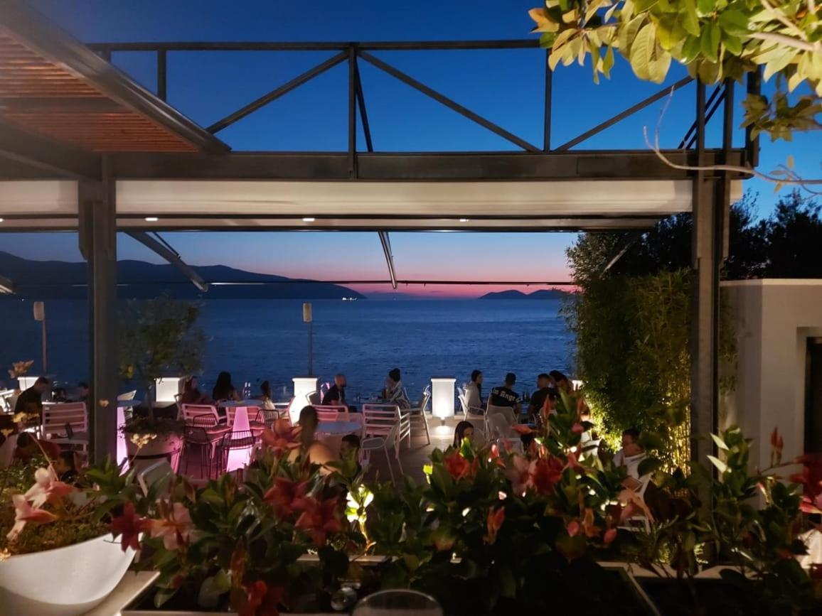Deni Apartment Vlorë Buitenkant foto