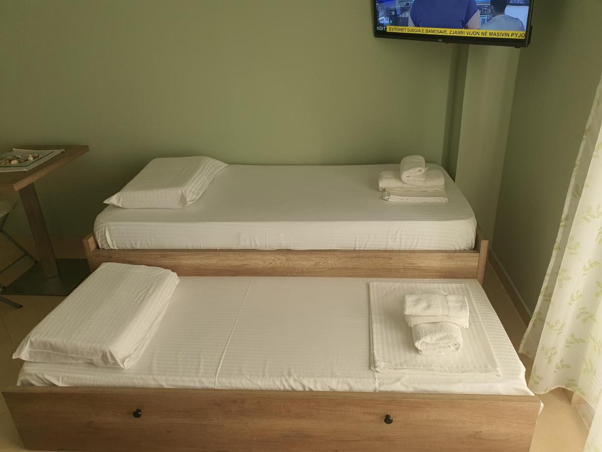 Deni Apartment Vlorë Buitenkant foto