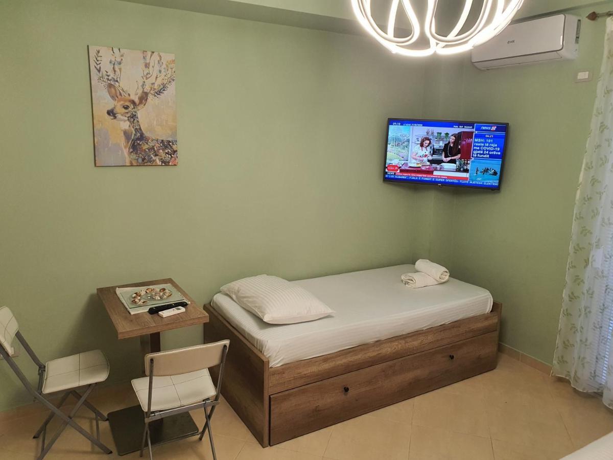 Deni Apartment Vlorë Buitenkant foto