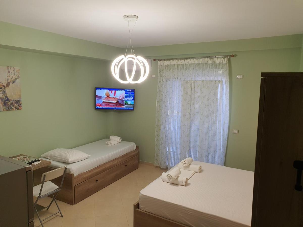 Deni Apartment Vlorë Buitenkant foto