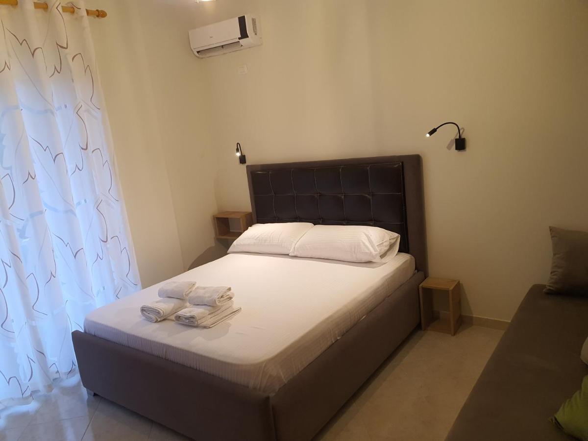 Deni Apartment Vlorë Buitenkant foto