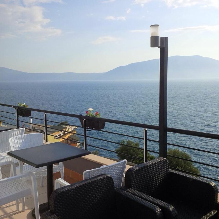 Deni Apartment Vlorë Buitenkant foto
