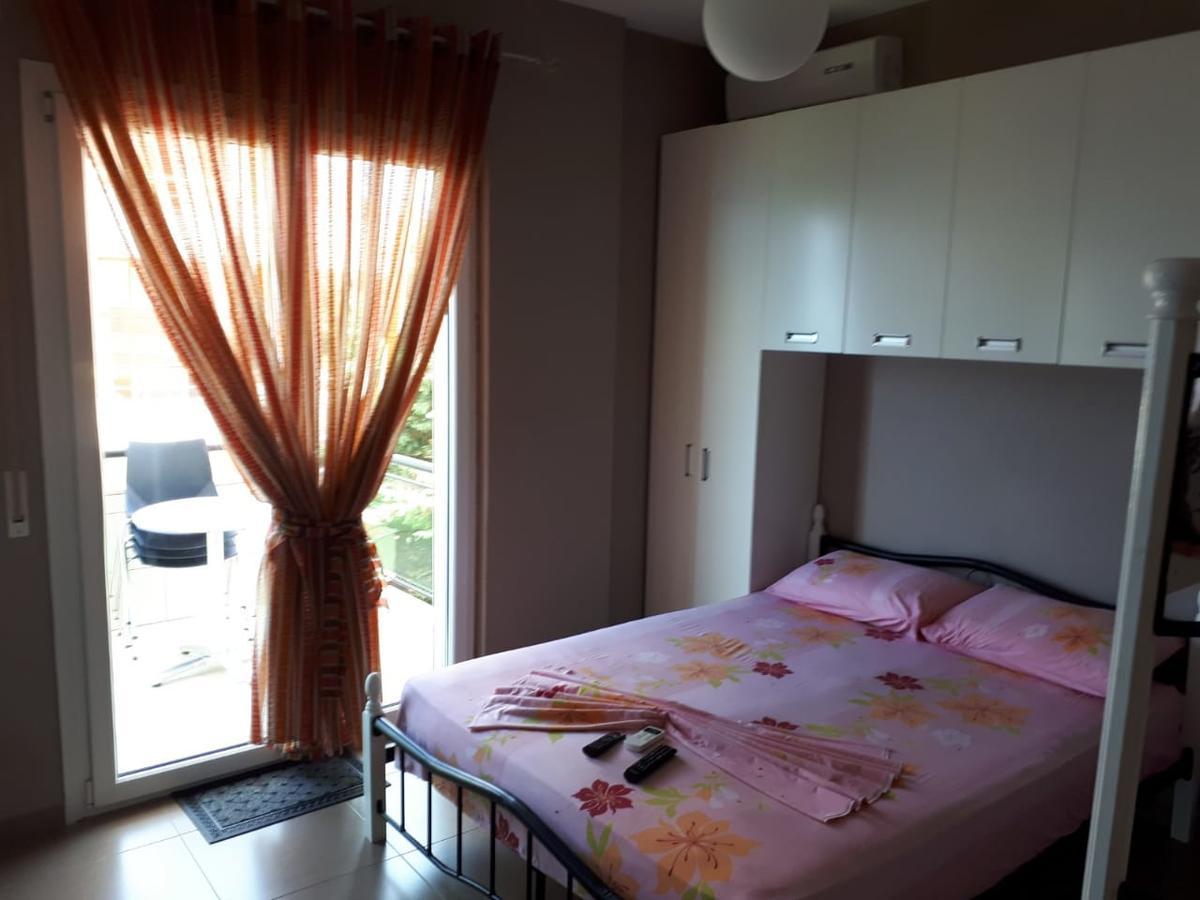 Deni Apartment Vlorë Buitenkant foto