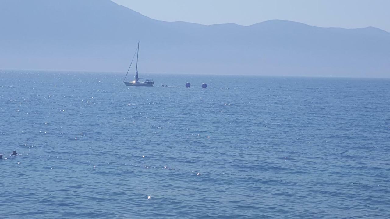 Deni Apartment Vlorë Buitenkant foto