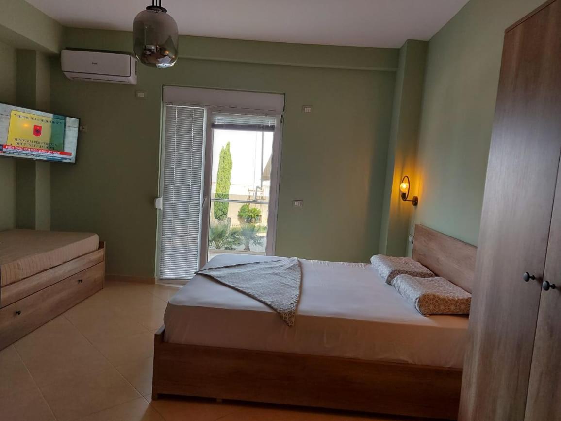 Deni Apartment Vlorë Buitenkant foto