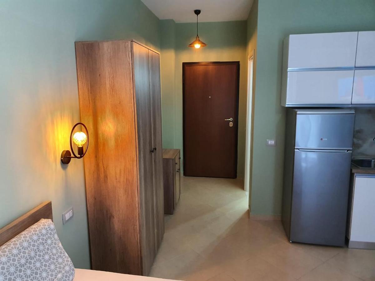 Deni Apartment Vlorë Buitenkant foto